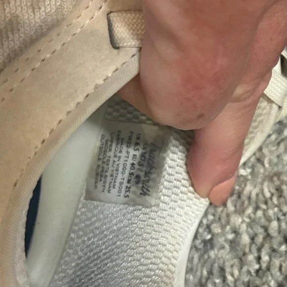 Tracksmith Elliot runner  Cream and Navy Running Shoes Size 9 - Picture 5 of 5